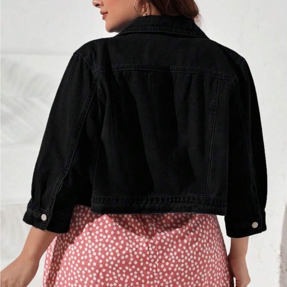 Plus Light Wash Button 3/4 Sleeve denim Cropped Jean Jacket - Picture 6 of 13